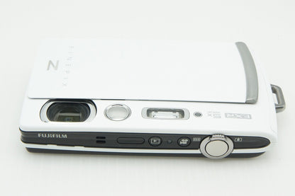 Excellent condition FUJIFILM FinePix Z1000EXR Compact Digital Camera White With original box 260309c