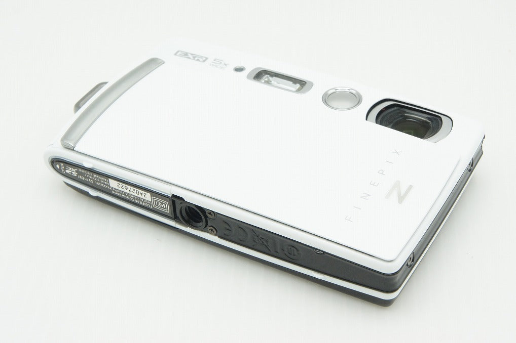 Excellent condition FUJIFILM FinePix Z1000EXR Compact Digital Camera White With original box 260309c