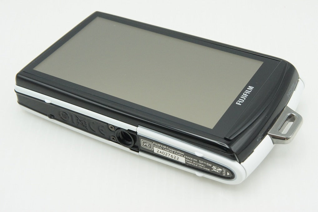 Excellent condition FUJIFILM FinePix Z1000EXR Compact Digital Camera White With original box 260309c