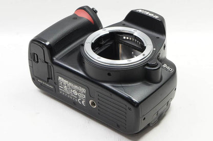 Nikon ニコン D40 + AF-S 18-55mm GII レンズキット デジタル一眼レフカメラ 250413c