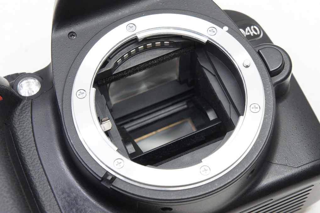 Nikon ニコン D40 + AF-S 18-55mm GII レンズキット デジタル一眼レフカメラ 250413c