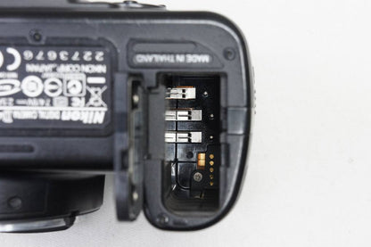 Nikon ニコン D40 + AF-S 18-55mm GII レンズキット デジタル一眼レフカメラ 250413c