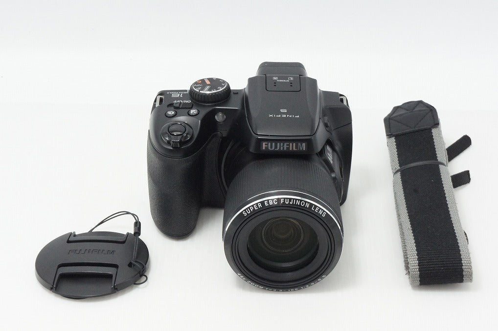 Excellent condition FUJIFILM FinePix S8400 Digital Camera 260612w
