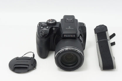 Excellent condition FUJIFILM FinePix S8400 Digital Camera 260612w