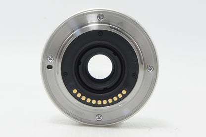美品 OLYMPUS オリンパス M.ZUIKO DIGITAL 17mm F2.8 パンケーキレンズ AFレンズ シルバー マイクロフォーサーズ フィルター付 261008s