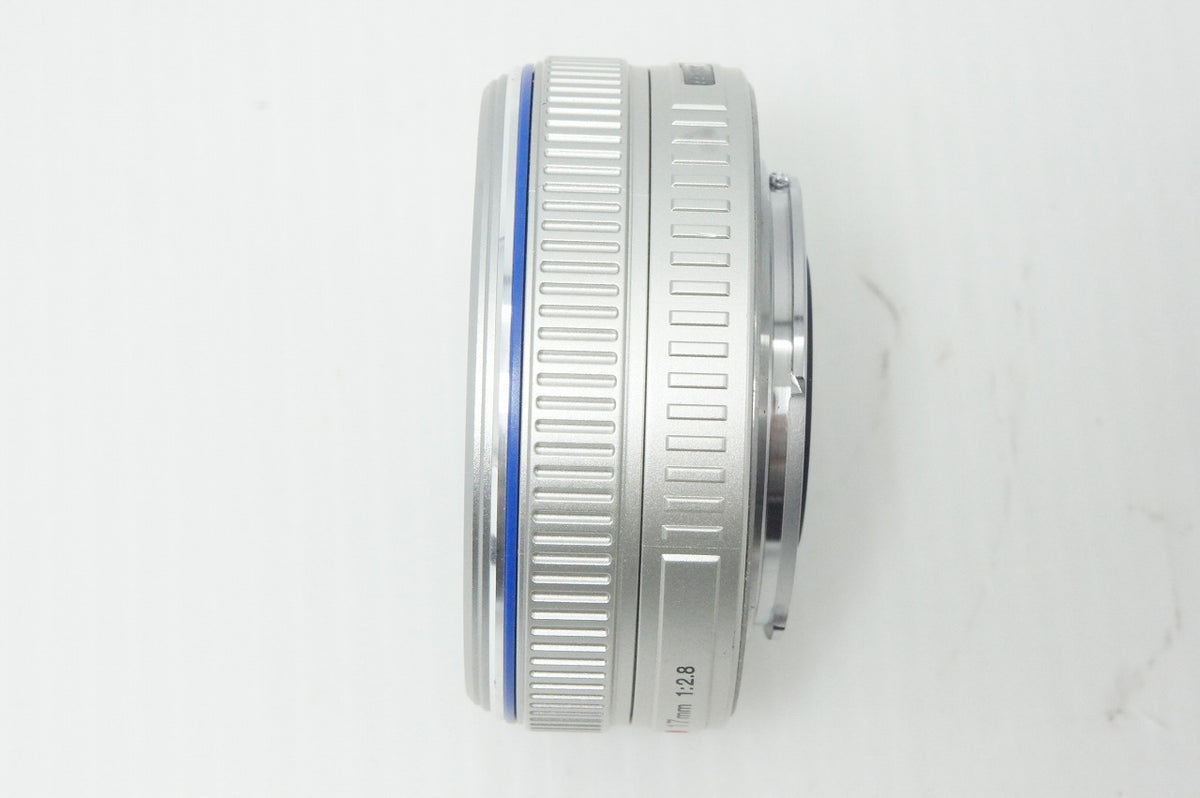 美品 OLYMPUS オリンパス M.ZUIKO DIGITAL 17mm F2.8 パンケーキレンズ AFレンズ シルバー マイクロフォーサーズ フィルター付 261008s