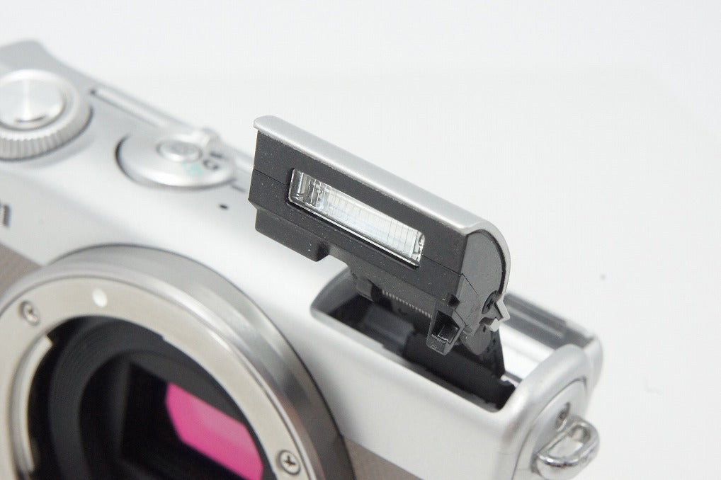 良品 Canon キヤノン EOS M100 ボディ + EF-M 15-45mm IS STM レンズ