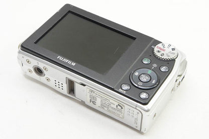 FUJIFILM フジフィルム FinePix F40fd コンパクトデジタルカメラ シルバー 250706j