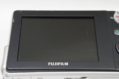 FUJIFILM フジフィルム FinePix F40fd コンパクトデジタルカメラ シルバー 250706j