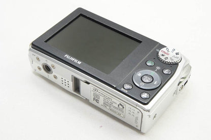 FUJIFILM フジフィルム FinePix F40fd コンパクトデジタルカメラ シルバー 250706k