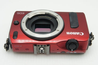 美品 Canon キヤノン EOS M ボディ ミラーレス一眼カメラ レッド スピードライト 90EX付 260107af