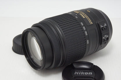 Excellent condition Nikon AF-S DX NIKKOR 55-300mm F4.5-5.6G ED VR APS-C Zoom Lens with Hood 260418z