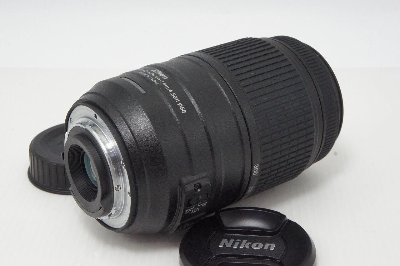 Excellent condition Nikon AF-S DX NIKKOR 55-300mm F4.5-5.6G ED VR APS-C Zoom Lens with Hood 260418z