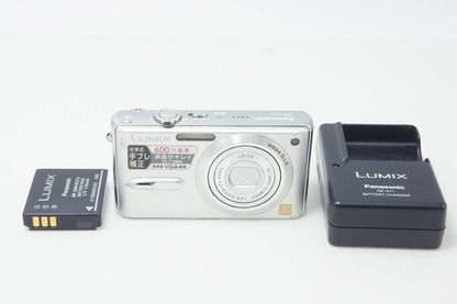 Panasonic パナソニック LUMIX DMC-FX9 コンパクトデジタルカメラ シルバー 261013u