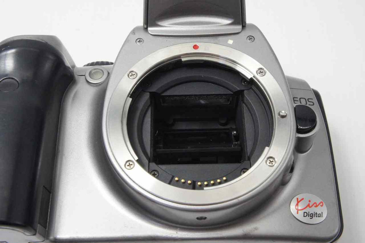 Canon キヤノン EOS Kiss Digital レンズキット (EF-S 18-55mm USM) デジタル一眼レフカメラ シルバー EFマウント APS-C 261014f
