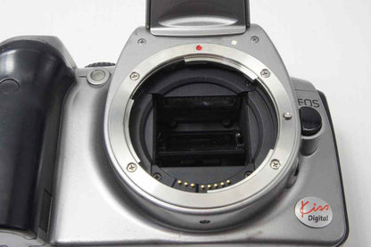 Canon キヤノン EOS Kiss Digital レンズキット (EF-S 18-55mm USM) デジタル一眼レフカメラ シルバー EFマウント APS-C 261014f