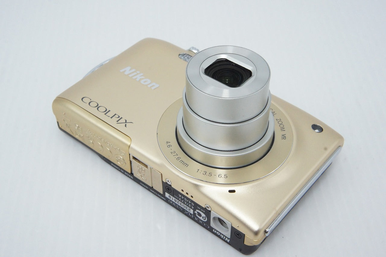 美品 Nikon ニコン COOLPIX S3300 コンパクトデジタルカメラ スイートゴールド 元箱付 260420d
