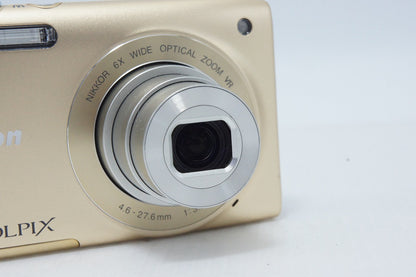 美品 Nikon ニコン COOLPIX S3300 コンパクトデジタルカメラ スイートゴールド 元箱付 260420d