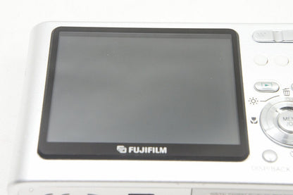 美品 FUJIFILM フジフィルム FinePix Z3 コンパクトデジタルカメラ シルバー 元箱付 250426ah