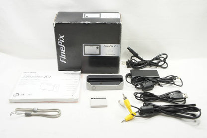 美品 FUJIFILM フジフィルム FinePix Z3 コンパクトデジタルカメラ シルバー 元箱付 250426ah