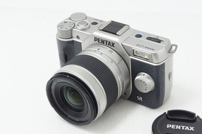 美品 PENTAX Q10 ズームレンズキット [標準ズーム 02 STANDARD ZOOM]  ミラーレス一眼カメラ シルバー 260728ag