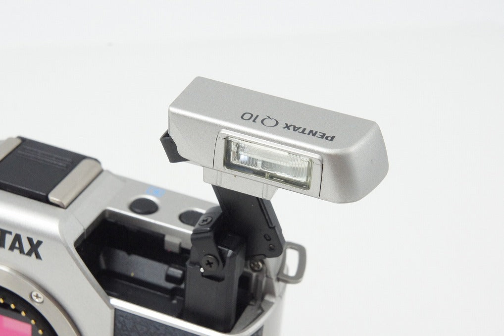 美品 PENTAX Q10 ズームレンズキット [標準ズーム 02 STANDARD ZOOM]  ミラーレス一眼カメラ シルバー 260728ag