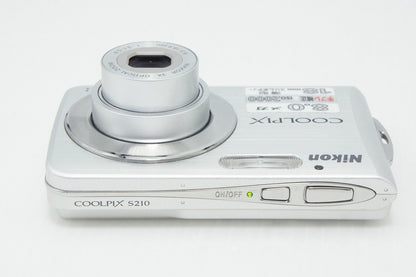 Nikon COOLPIX S210 Compact Digital Camera Silver 260425e