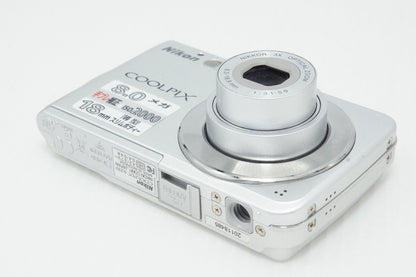 Nikon COOLPIX S210 Compact Digital Camera Silver 260425e