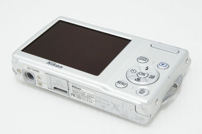 Nikon COOLPIX S210 Compact Digital Camera Silver 260425e