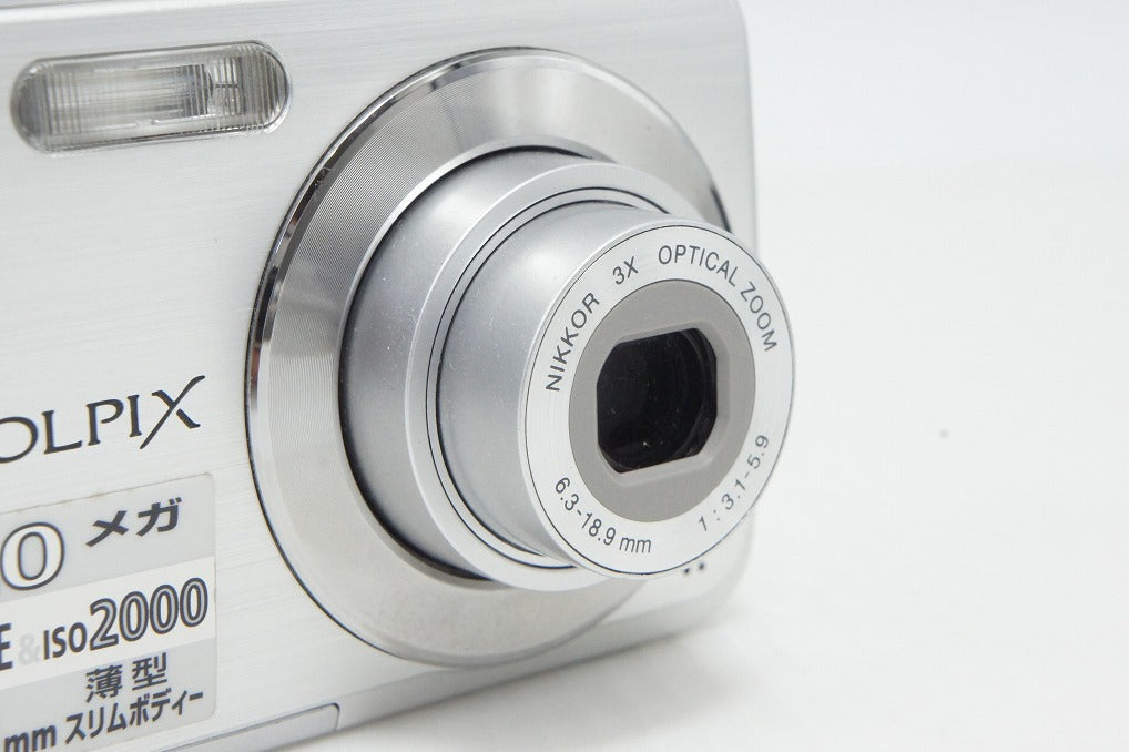 Nikon COOLPIX S210 Compact Digital Camera Silver 260425e