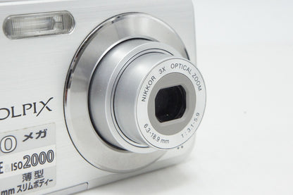 Nikon COOLPIX S210 Compact Digital Camera Silver 260425e