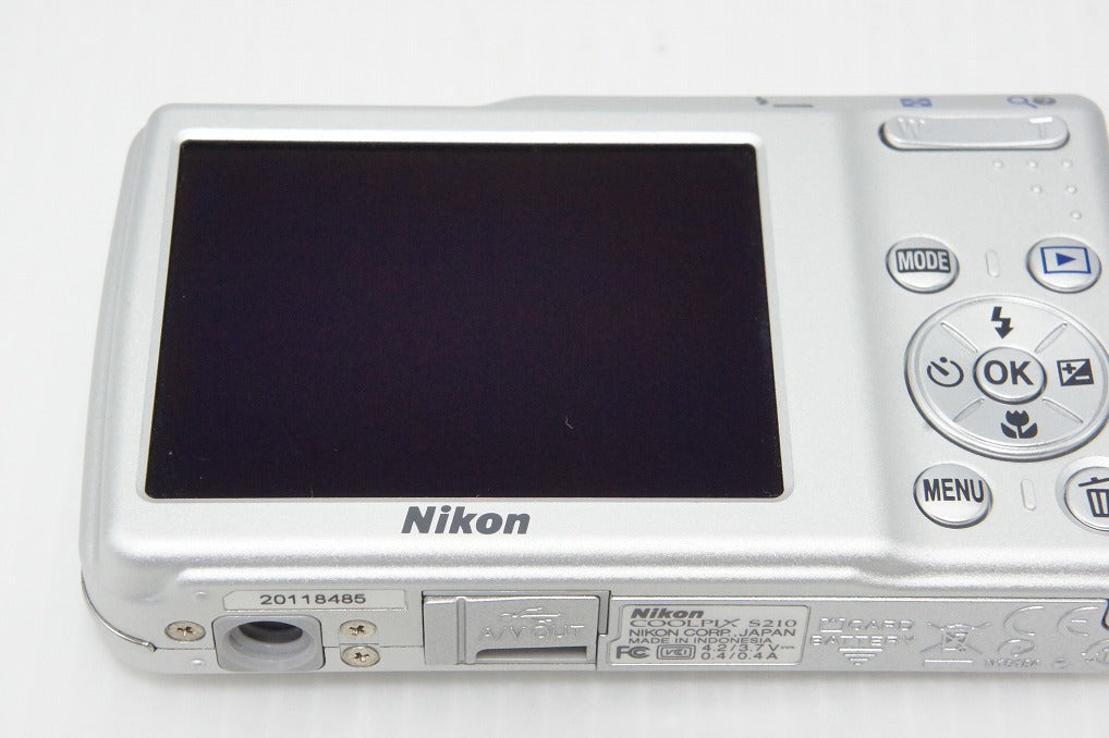 Nikon COOLPIX S210 Compact Digital Camera Silver 260425e