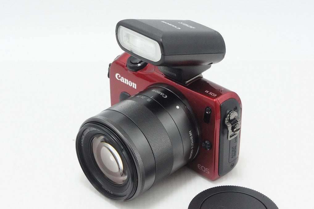 美品 Canon キヤノン EOS M + EF-M 18-55mm IS STM レンズキット ミラーレス一眼カメラ レッド 90EX ストロボ付 260804s