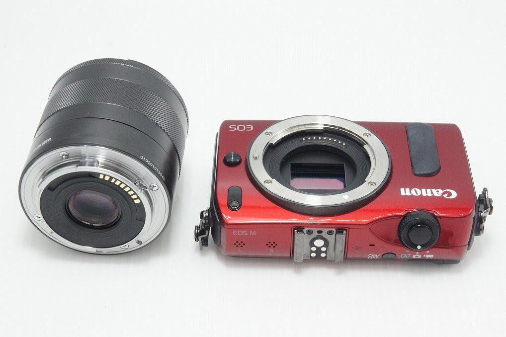 美品 Canon キヤノン EOS M + EF-M 18-55mm IS STM レンズキット ミラーレス一眼カメラ レッド 90EX ストロボ付 260804s