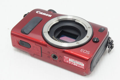 美品 Canon キヤノン EOS M + EF-M 18-55mm IS STM レンズキット ミラーレス一眼カメラ レッド 90EX ストロボ付 260804s