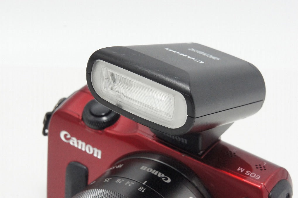 美品 Canon キヤノン EOS M + EF-M 18-55mm IS STM レンズキット ミラーレス一眼カメラ レッド 90EX ストロボ付 260804s
