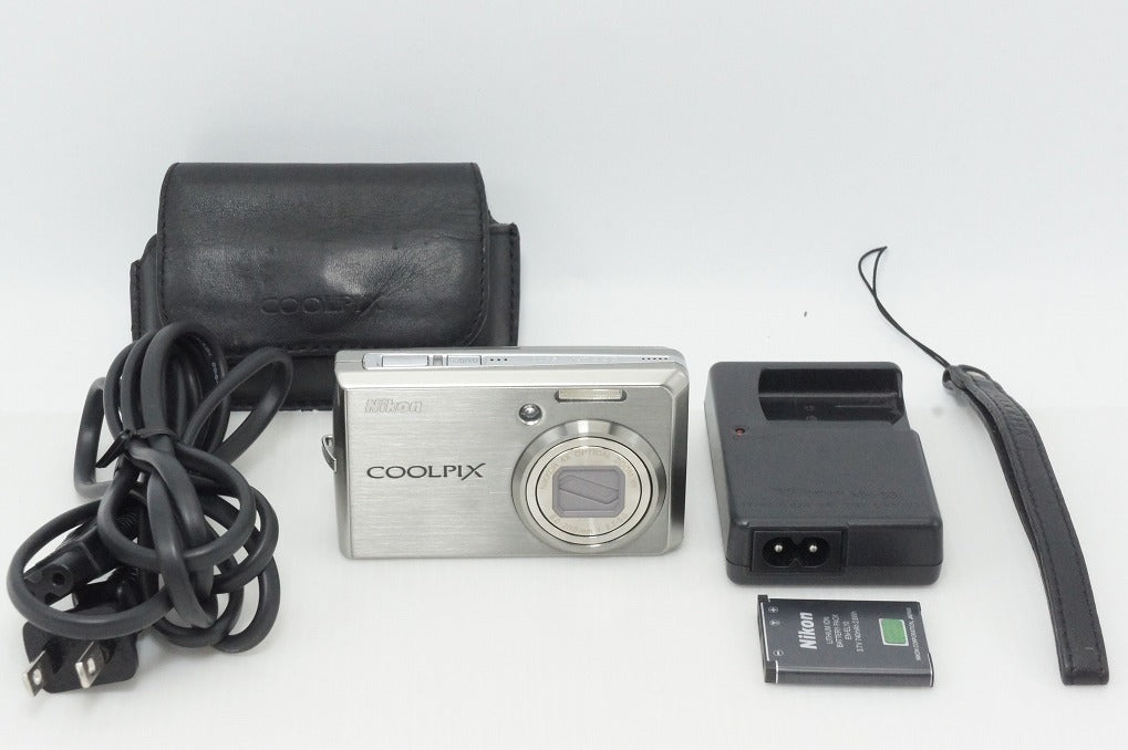 Nikon COOLPIX S600 Compact Digital Camera Titanium Silver 260427e