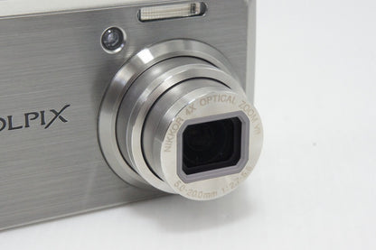 Nikon COOLPIX S600 Compact Digital Camera Titanium Silver 260427e
