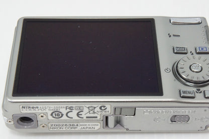 Nikon COOLPIX S600 Compact Digital Camera Titanium Silver 260427e
