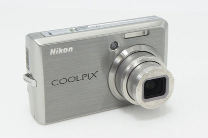 Nikon COOLPIX S600 Compact Digital Camera Titanium Silver 260427e