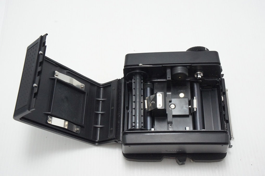 美品 Mamiya マミヤ RZ67 PROFESSIONAL II 645 120 フィルムバック 中判 遮光板 キャップ付 260804u