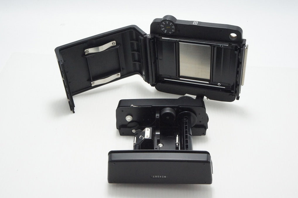 美品 Mamiya マミヤ RZ67 PROFESSIONAL II 645 120 フィルムバック 中判 ケース 遮光板 キャップ付 260804y