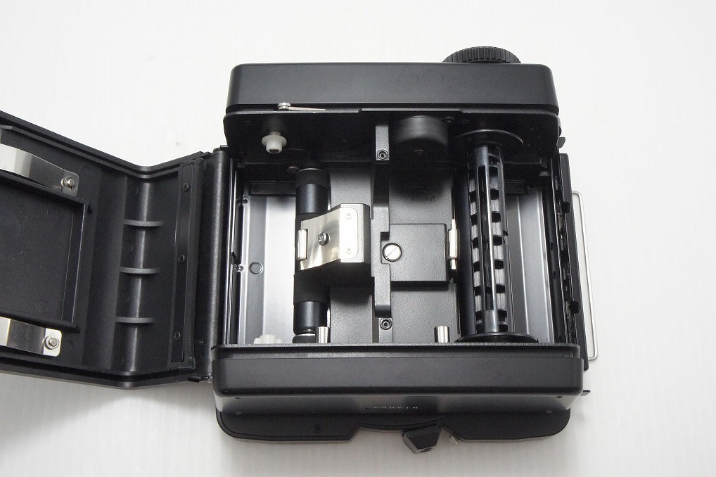 美品 Mamiya マミヤ RZ67 PROFESSIONAL II 645 120 フィルムバック 中判 ケース 遮光板 キャップ付 260804y