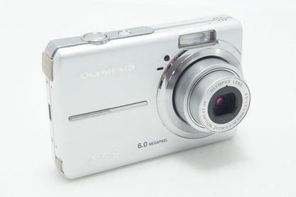 OLYMPUS オリンパス CAMEDIA x-750 コンパクトデジタルカメラ シルバー 元箱付 261021c