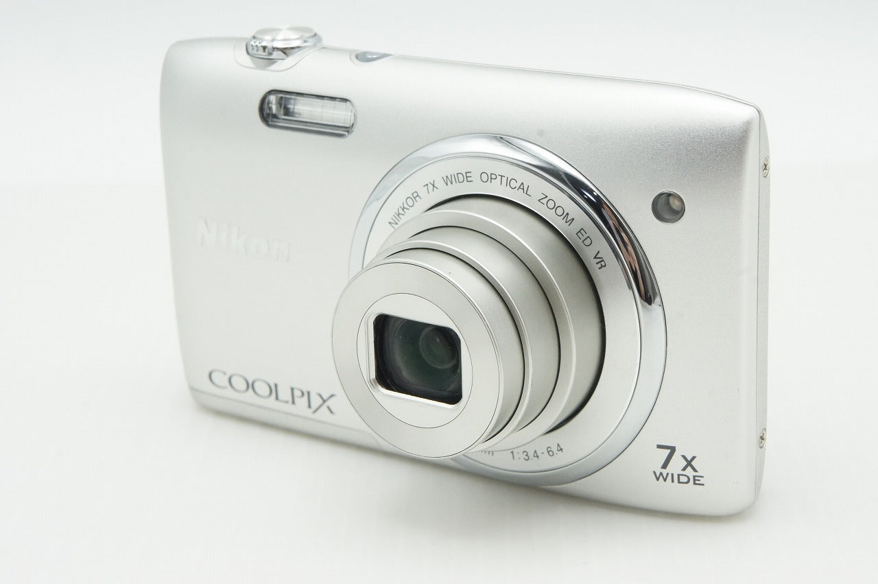 美品 Nikon ニコン COOLPIX S3500 コンパクトデジタルカメラ クリスタルシルバー 元箱付 260121b