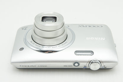 美品 Nikon ニコン COOLPIX S3500 コンパクトデジタルカメラ クリスタルシルバー 元箱付 260121b