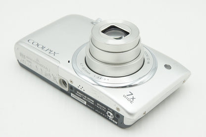 美品 Nikon ニコン COOLPIX S3500 コンパクトデジタルカメラ クリスタルシルバー 元箱付 260121b