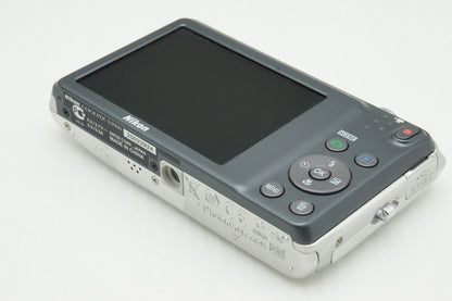 美品 Nikon ニコン COOLPIX S3500 コンパクトデジタルカメラ クリスタルシルバー 元箱付 260121b