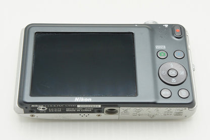 美品 Nikon ニコン COOLPIX S3500 コンパクトデジタルカメラ クリスタルシルバー 元箱付 260121b