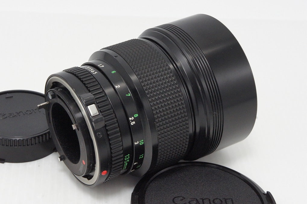 Excellent condition Canon NEW FD 135mm F2 Built-in Hood MF Prime Lens 260424s